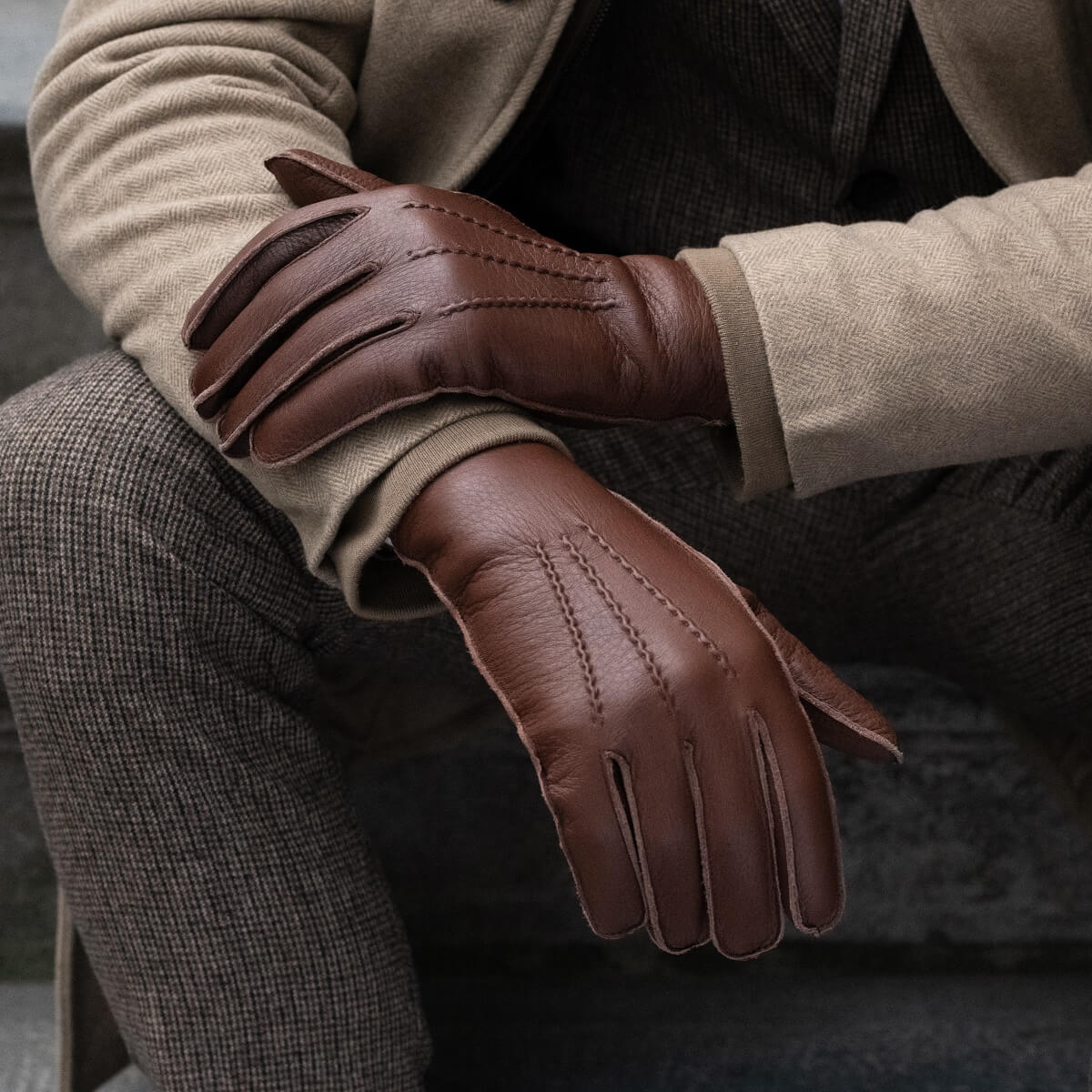Diego (brown) - Italian gloves made of American deerskin leather with rabbit fur lining