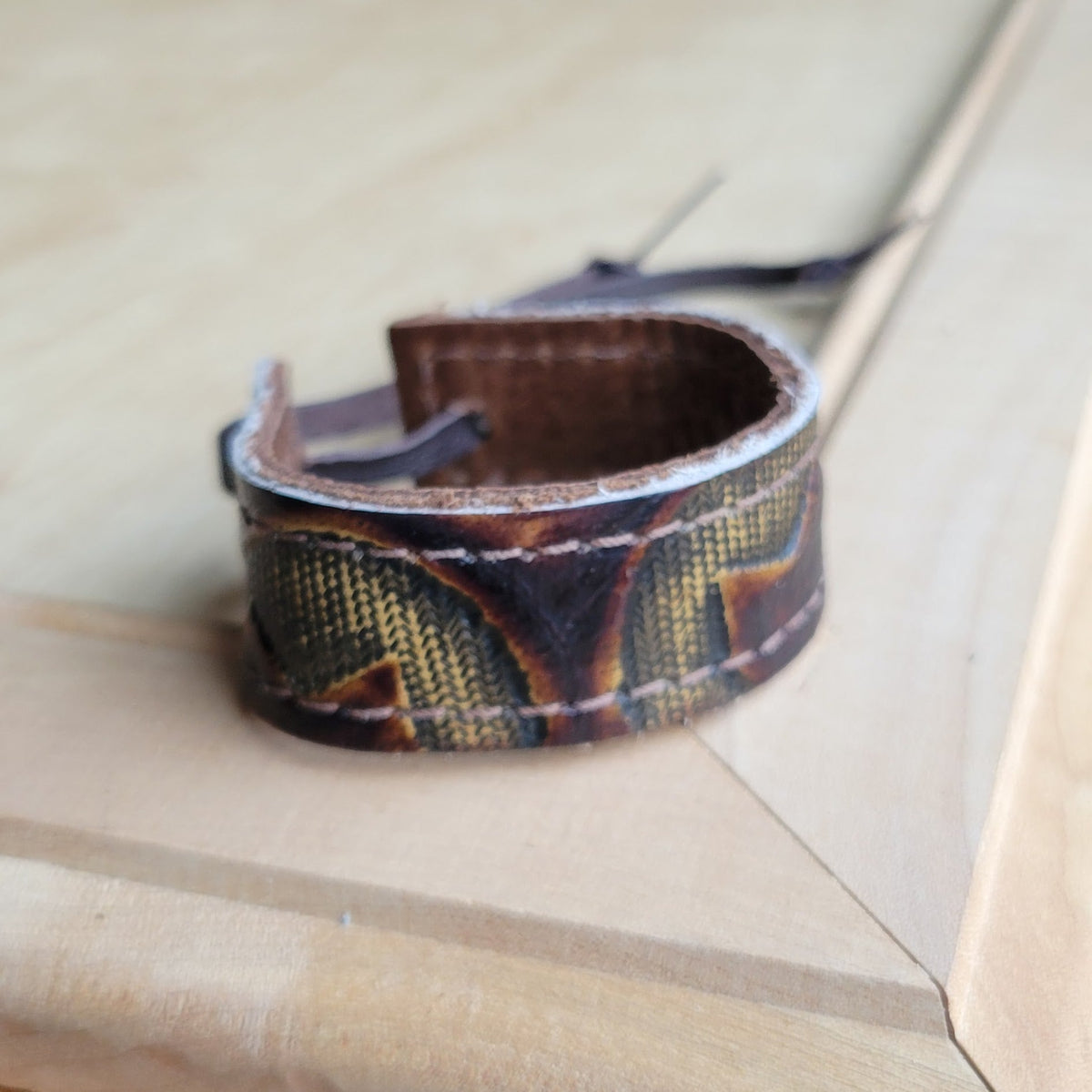 **Narrow Genuine Leather Cuff in Brown Laredo 001bo