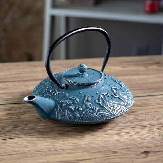Royal Blue Waves 27oz Cast Iron Tea Pot