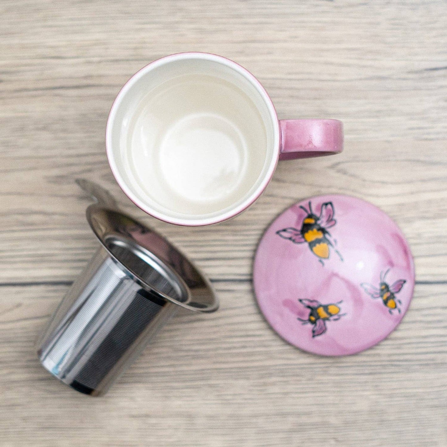 Spring Honeybee Tea Mug with Lid & Infuser – 15 fl.oz. Porcelain Cup in Gift Box