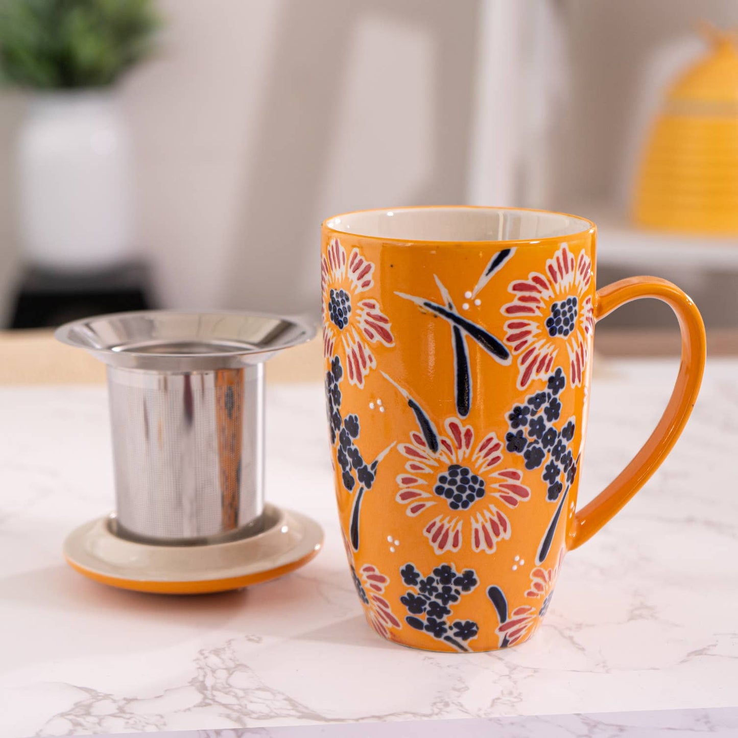 Yellow Flower Tea Mug with Lid & Infuser – 15 fl.oz. Porcelain Mug in Gift Box