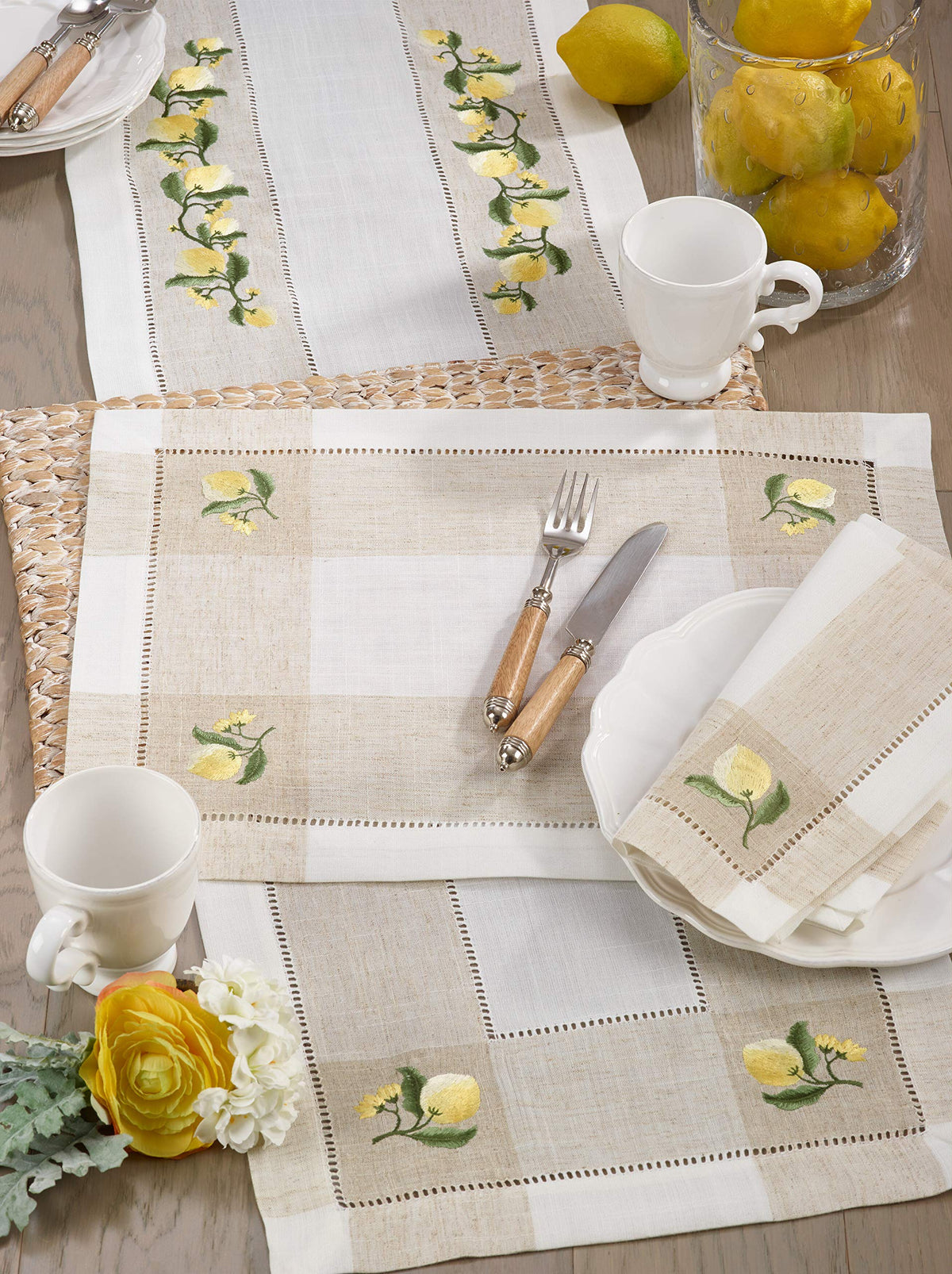 Hommage Brodé Collection Cottage Embroidery Hemstitch Border Placemats