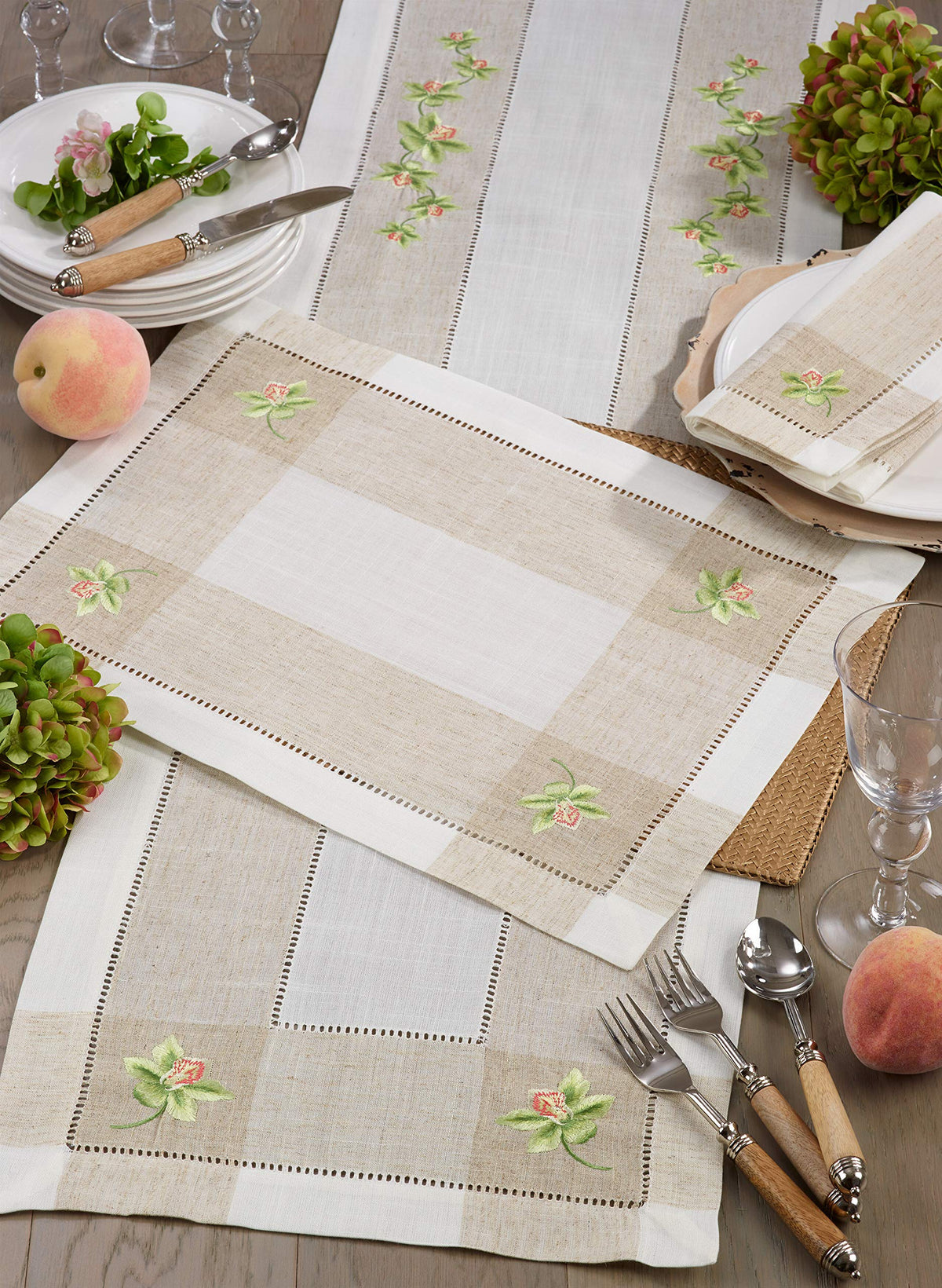 Hommage Brodé Collection Cottage Embroidery Hemstitch Border Placemats