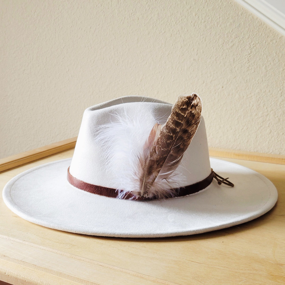 Brown Leather Hat Band w/ Feather Accents 952n