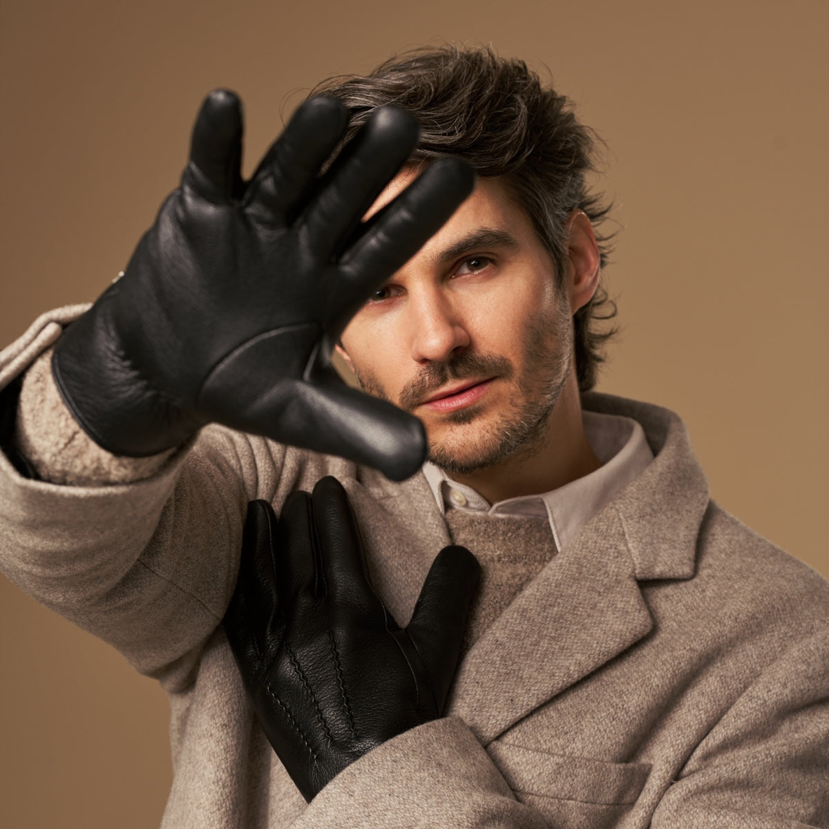 Benjamin (black) – Thick goatskin leather gloves with warm lambswool lining & touchscreen feature