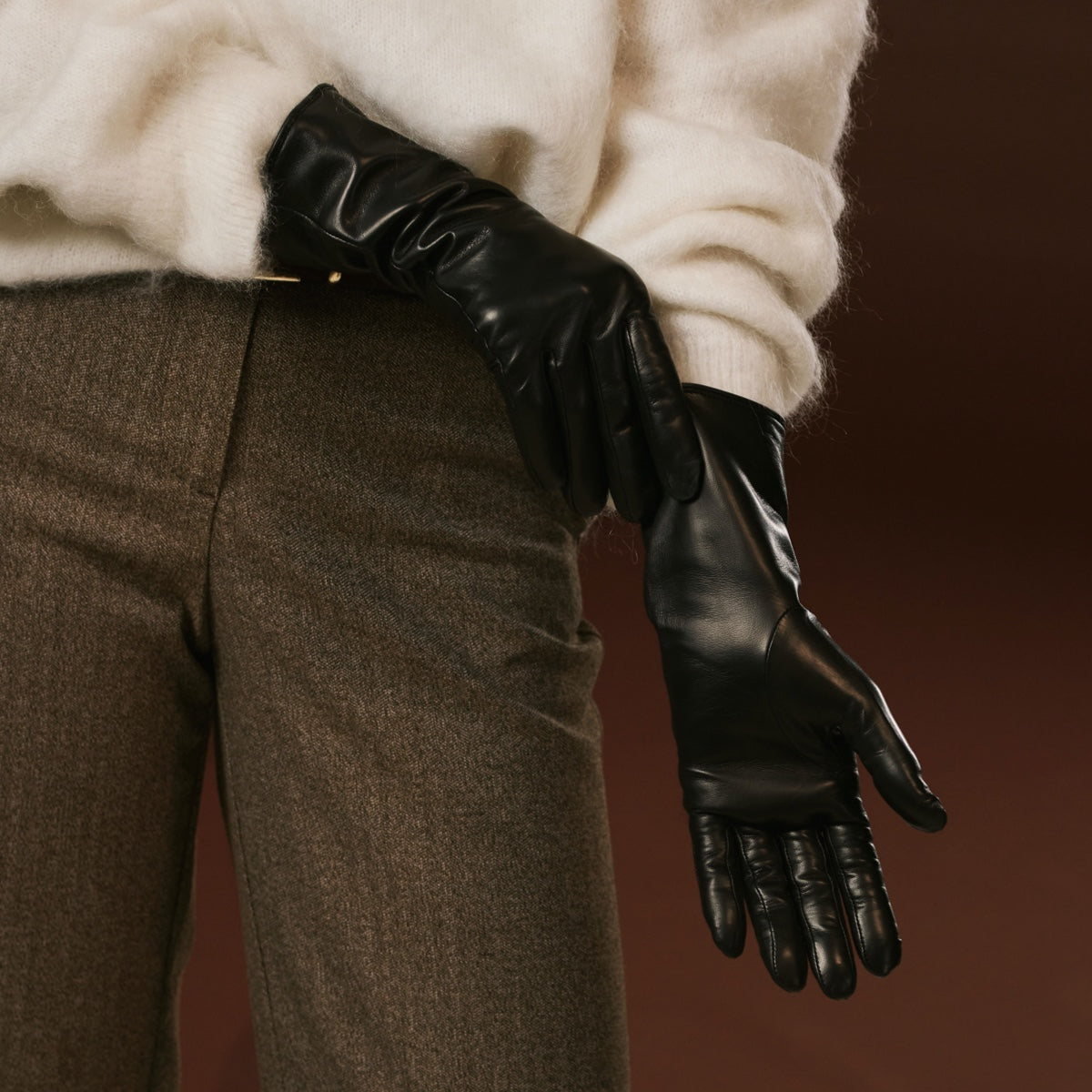 Camilla (black) - Italian long leather winter gloves with luxurious cashmere lining