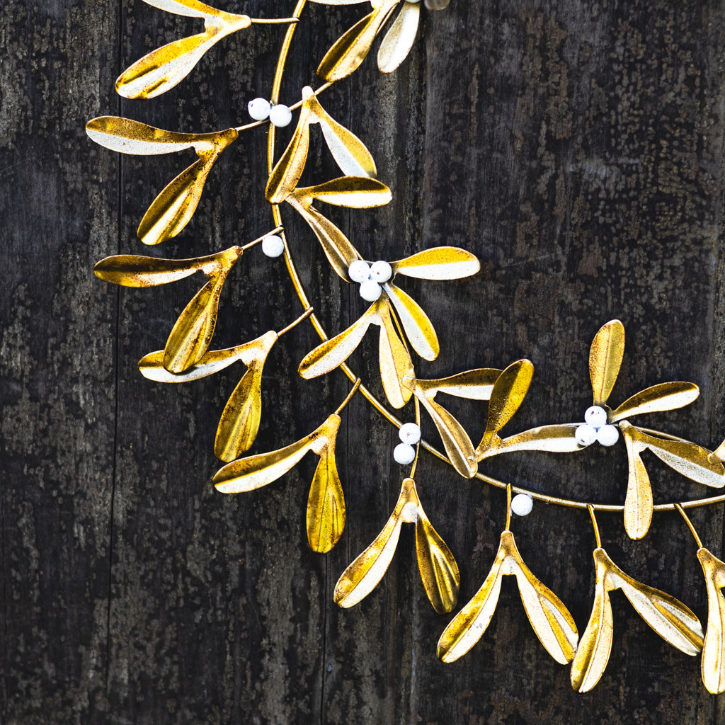 Metal Gold Mistletoe Wreath