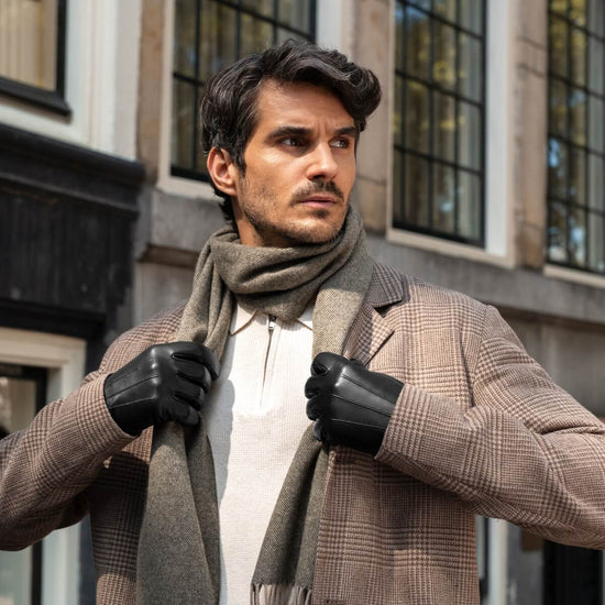 Julian (black) - Classic sheepskin leather gloves with warm fleece lining and touchscreen feature