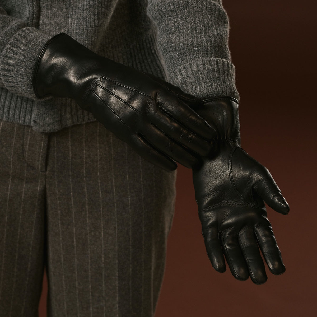 Luciana (black) - Extended women’s Italian lambskin leather gloves with rabbit fur lining