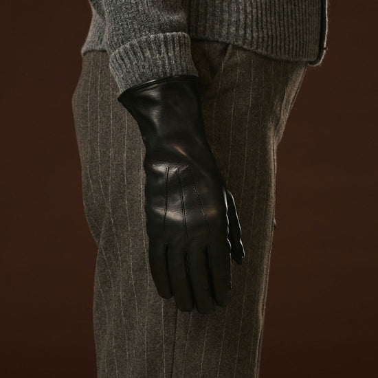 Luciana (black) - Extended women’s Italian lambskin leather gloves with rabbit fur lining