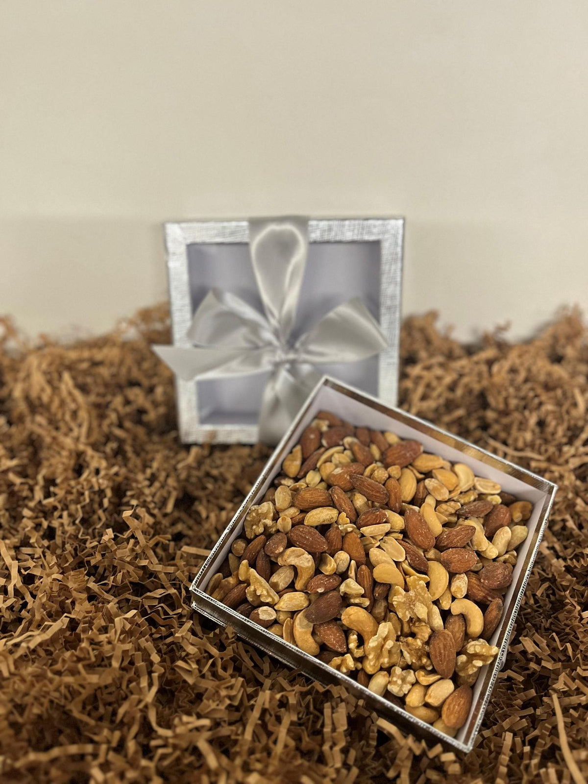 Mixed Nuts With Peanuts Gift Box