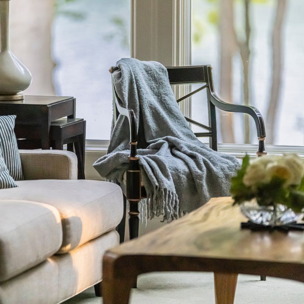 Handloomed Alpaca Bouclé Throw Blanket | Graphite | Made in Peru
