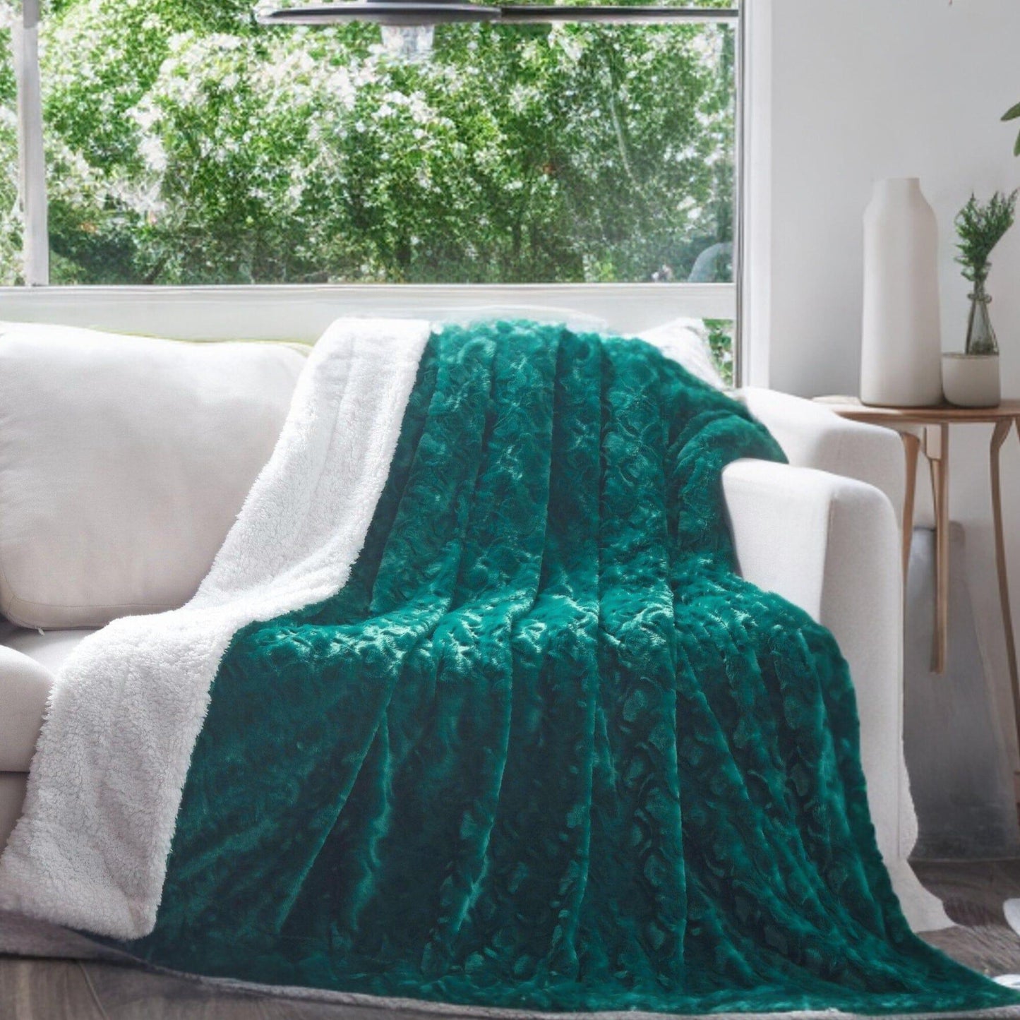 DaDa Bedding Emerald Green Blue Faux Fur Sherpa Throw Blanket