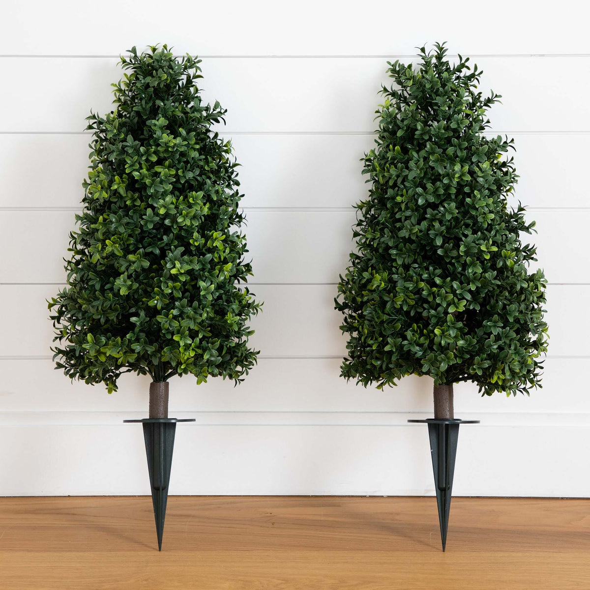 2.5' UV Resistant Artificial Boxwood Plant with Integrated Ground Stake (Indoor/Outdoor) — decorative artificial greenery for indoor spaces