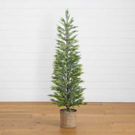 5' Pre-Lit Artificial Snowed Cypress Christmas Tree with 140 LED Lights in Hyacinth Basket, decorative Christmas tree for home and seasonal holiday display