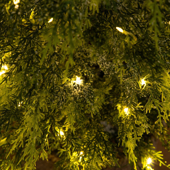 5' Pre-Lit Artificial Snowed Cypress Christmas Tree with 140 LED Lights in Hyacinth Basket, Christmas tree for living room, entryway or seasonal display