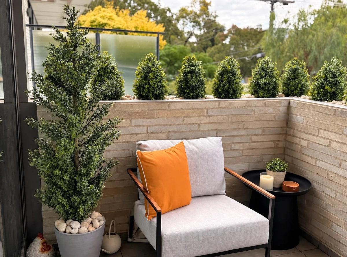 Boxwood Topiary Shrub with Ground Spike 22in – UV Resistant