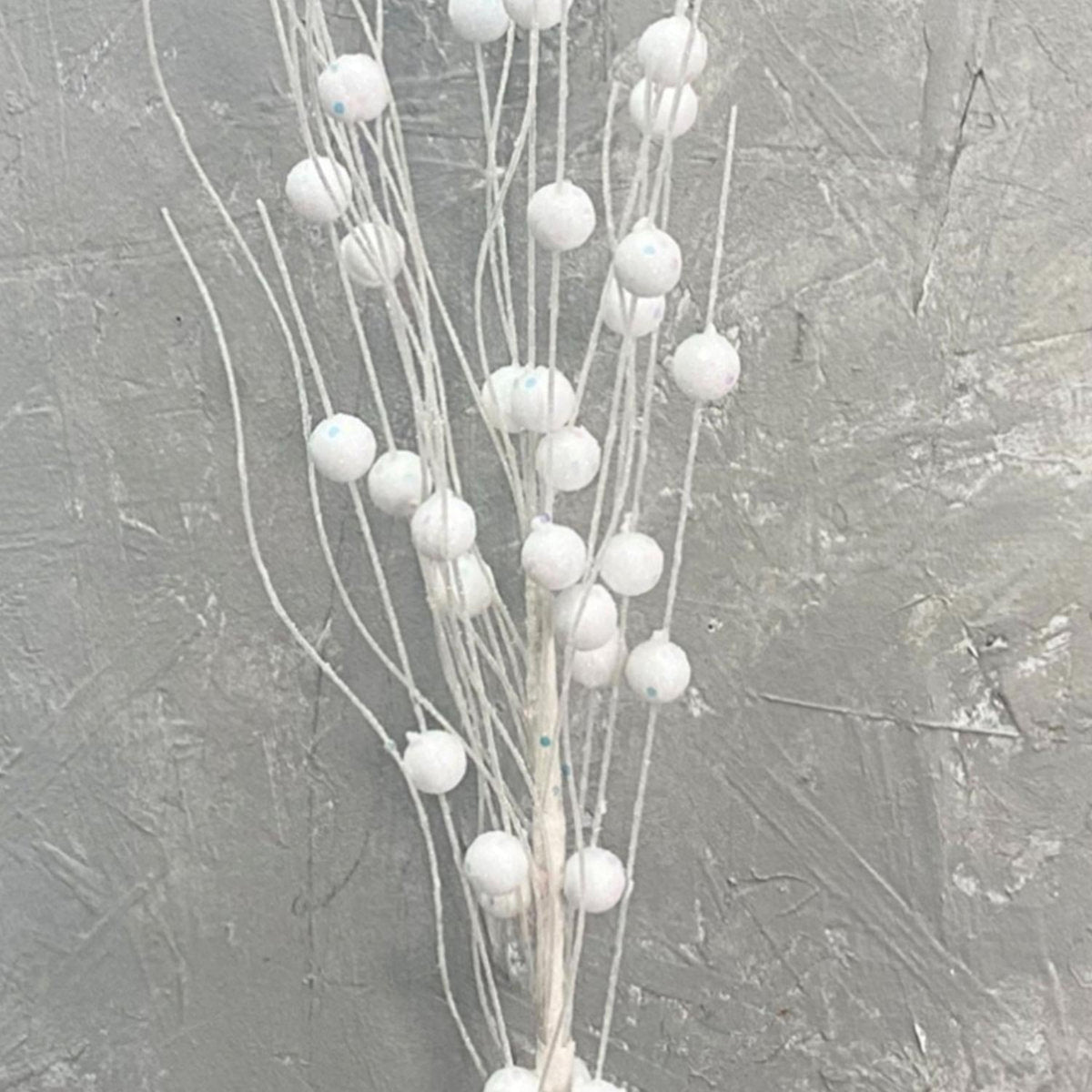 25" Glitter Ball Spray: White