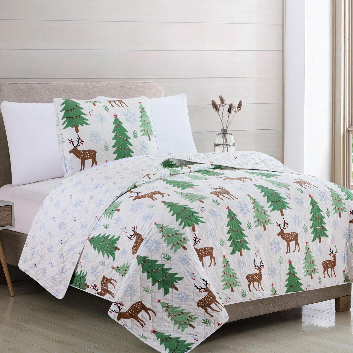 Holiday Quilt - Holly Collection