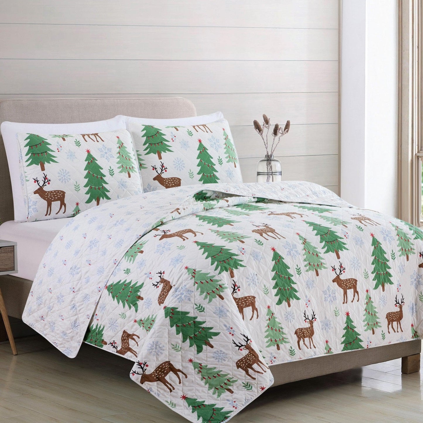Holiday Quilt - Holly Collection