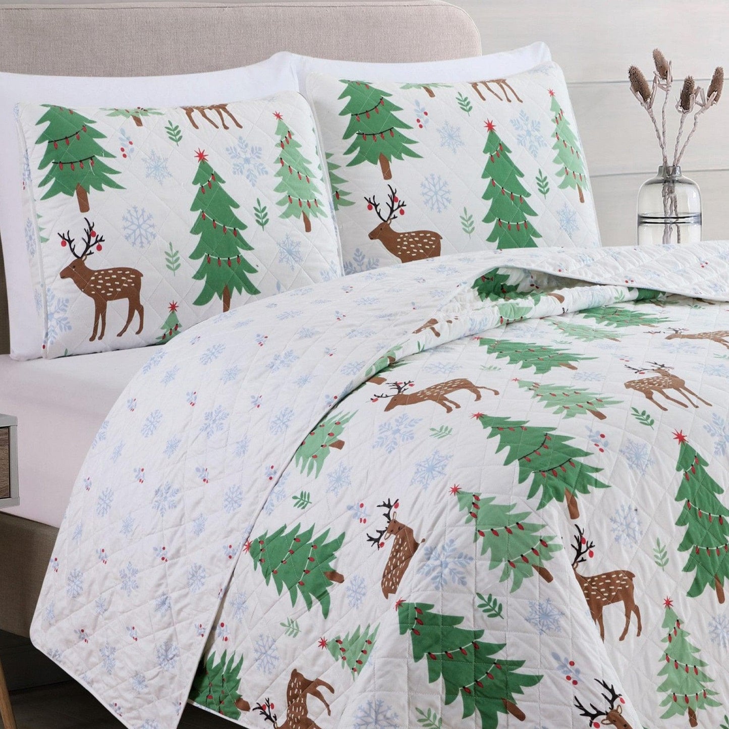 Holiday Quilt - Holly Collection