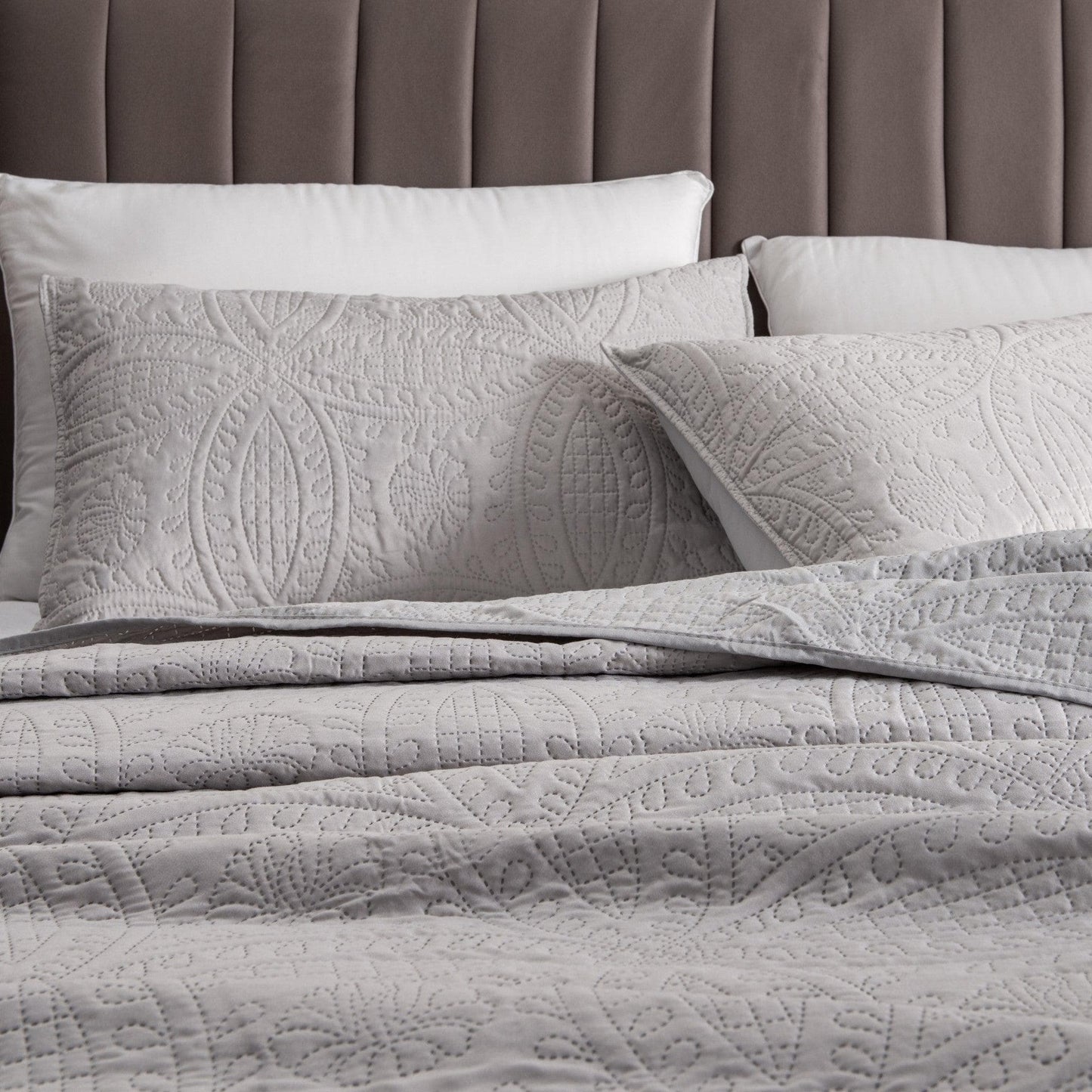 Oversized Medallion Quilt Set - Clara Collection
