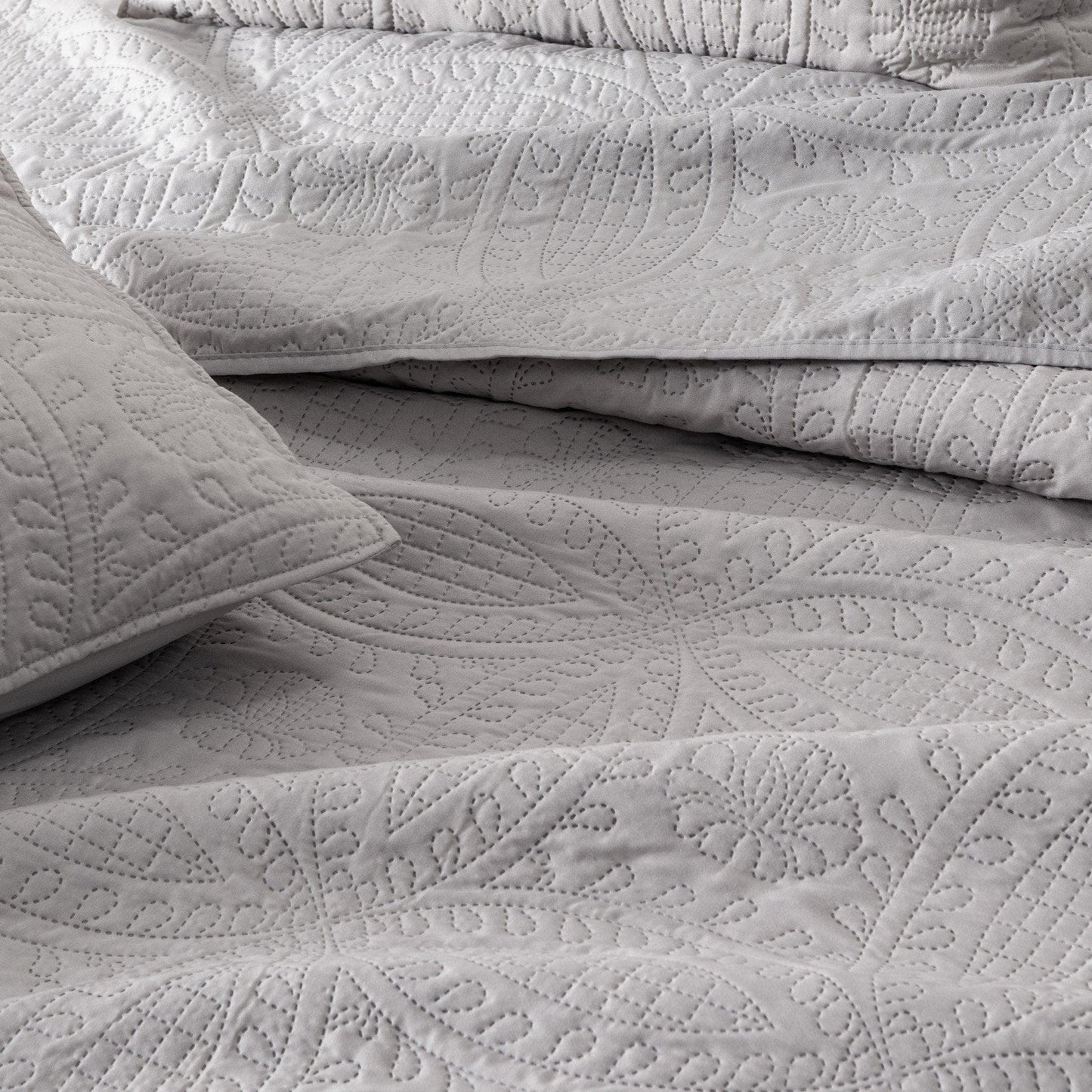 Oversized Medallion Quilt Set - Clara Collection