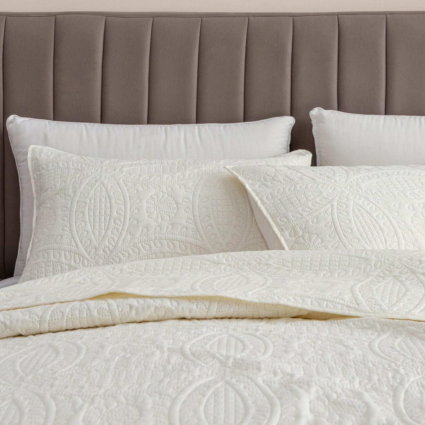 Oversized Medallion Quilt Set - Clara Collection
