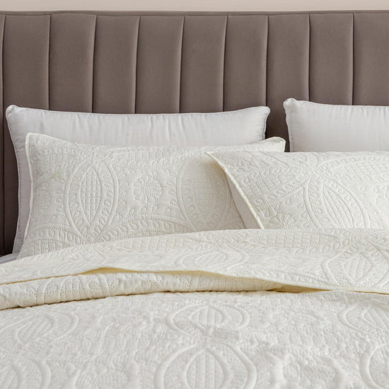 Oversized Medallion Quilt Set - Clara Collection