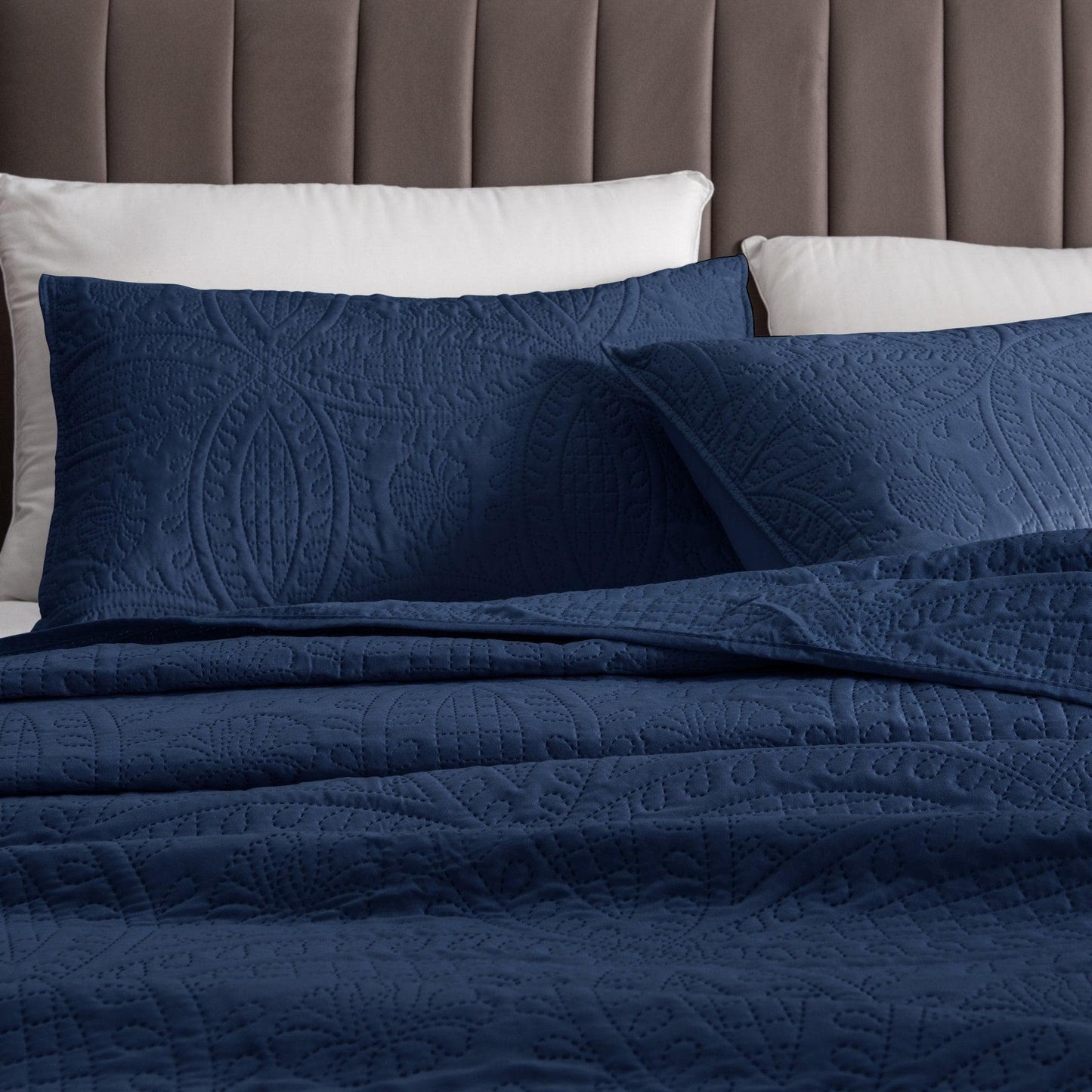Oversized Medallion Quilt Set - Clara Collection