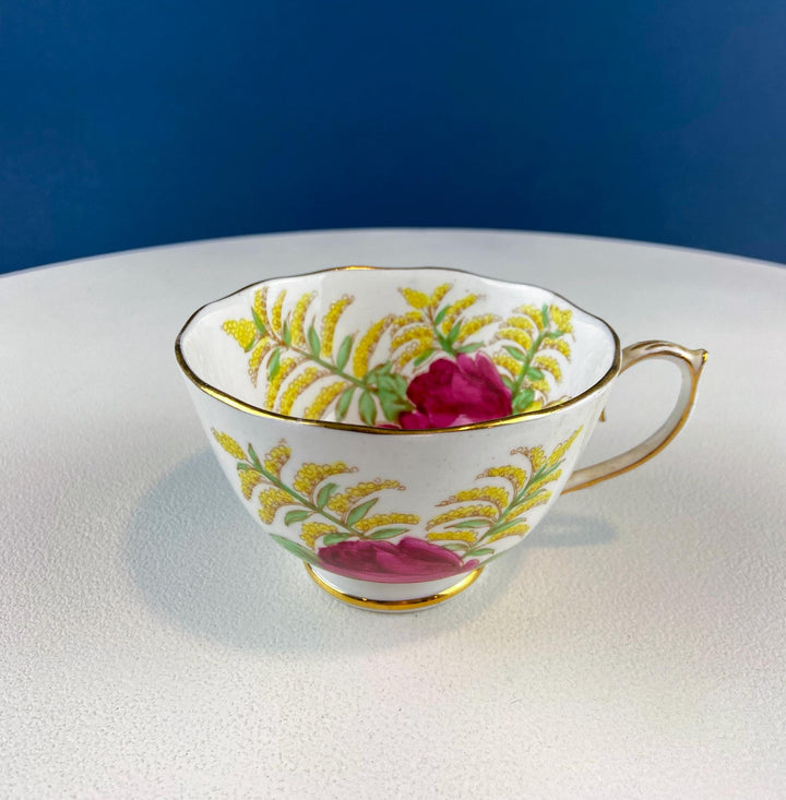 Vintage Golden Days Roslyn Tea or Coffee Cups. Set of 4. Roses & Goldenrod Motif. Dining Room Table Decor. Tea Connoisseur. Mix and Match.